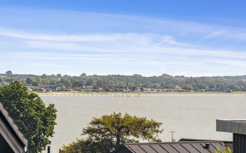 Geeske - 150M from the Sea: Blå, Busk, Sommerhus, Bunddække, Have, Estate, Skygge, Landscaping, Stuehus, Eco Hotel