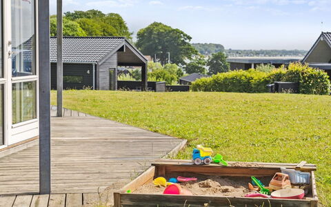 Geeske - 150M from the Sea: Fritid, Barn, Fritid, Have, Lawn, Gård, Landscaping, Backyard, Skygge