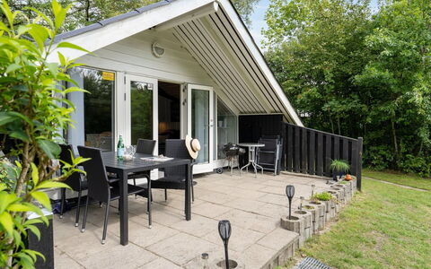 Anselma - 30Km from the Sea: Møbel, Indretning, Stol, Gulvbelægning, Bord, Udvej, Etage, Loft, Værelse, Eco Hotel