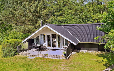 Anselma - 30Km from the Sea: Møbel, Indretning, Stol, Gulvbelægning, Bord, Udvej, Etage, Loft, Værelse, Eco Hotel