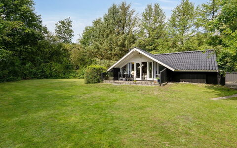 Anselma - 30Km from the Sea: Møbel, Indretning, Stol, Gulvbelægning, Bord, Udvej, Etage, Loft, Værelse, Eco Hotel