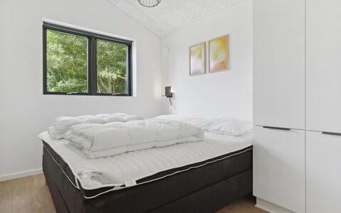 Robert - 30Km from the Sea: Seng, Soveværelse, Indretning, Møbel, Sengetøj, Sengetøj, Loft, Etage, Gulvbelægning, Værelse