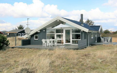 Tonna - 1Km from the Sea: Tag, Hus, Hjem, Sommerhus, Dør, Sidespor, Dæk, Veranda, Planke, Hårdttræ