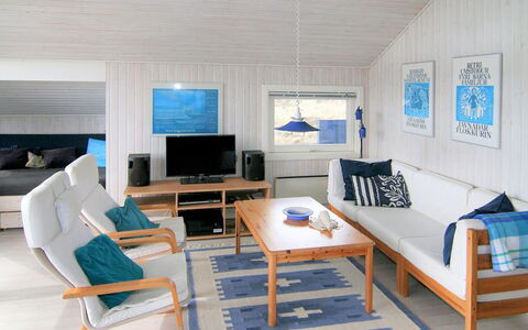 Tonna - 1Km from the Sea: Tag, Hus, Hjem, Sommerhus, Dør, Sidespor, Dæk, Veranda, Planke, Hårdttræ