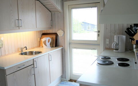 Tonna - 1Km from the Sea: Tag, Hus, Hjem, Sommerhus, Dør, Sidespor, Dæk, Veranda, Planke, Hårdttræ