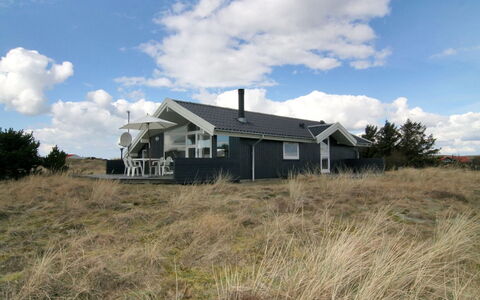 Tonna - 1Km from the Sea: Tag, Hus, Hjem, Sommerhus, Dør, Sidespor, Dæk, Veranda, Planke, Hårdttræ