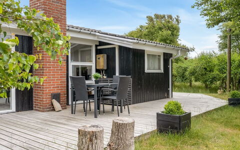 Bentine - 400M from the Sea: Tag, Hus, Hjem, Sommerhus, Dør, Sidespor, Dæk, Veranda, Planke, Hårdttræ