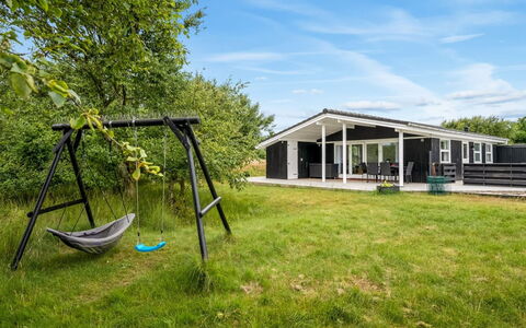Bentine - 400M from the Sea: Tag, Hus, Hjem, Sommerhus, Dør, Sidespor, Dæk, Veranda, Planke, Hårdttræ