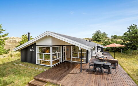 Tineke - 800M from the Sea: 