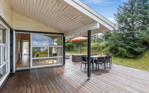 Tineke - 800M from the Sea: Tag, Hus, Hjem, Sommerhus, Dør, Sidespor, Dæk, Veranda, Planke, Hårdttræ