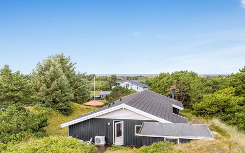 Tineke - 800M from the Sea: Tag, Hus, Hjem, Sommerhus, Dør, Sidespor, Dæk, Veranda, Planke, Hårdttræ