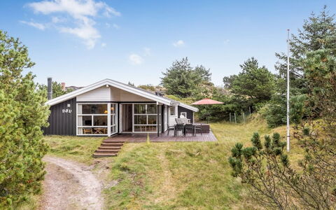 Tineke - 800M from the Sea: Tag, Hus, Hjem, Sommerhus, Dør, Sidespor, Dæk, Veranda, Planke, Hårdttræ