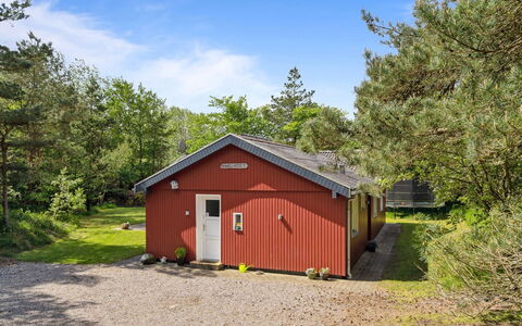 Keyla - 3.2Km from the Sea: Møbel, Indretning, Stol, Gulvbelægning, Bord, Udvej, Etage, Loft, Værelse, Eco Hotel
