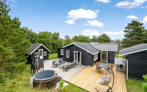 Ljuba - 700M from the Sea: Hus, Tag, Hjem, Sommerhus, Skur, Garden Bygninger, Sidespor, Gård, Bjælkehytte, Hytte