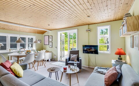Ljuba - 700M from the Sea: Hus, Tag, Hjem, Sommerhus, Skur, Garden Bygninger, Sidespor, Gård, Bjælkehytte, Hytte