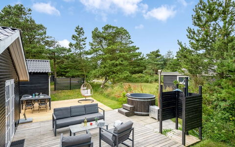 Ljuba - 700M from the Sea: Hus, Tag, Hjem, Sommerhus, Skur, Garden Bygninger, Sidespor, Gård, Bjælkehytte, Hytte