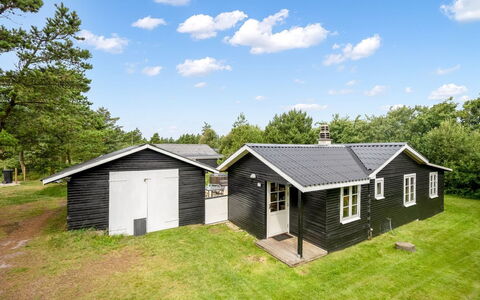 Ljuba - 700M from the Sea: Hus, Tag, Hjem, Sommerhus, Skur, Garden Bygninger, Sidespor, Gård, Bjælkehytte, Hytte