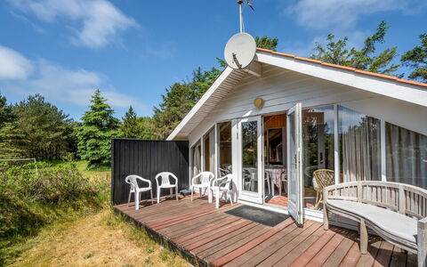Clea - 800M from the Sea: Hjem, Hus, Sommerhus, Veranda, Estate, Skygge, Hårdttræ, Udvej, Design, Sidespor
