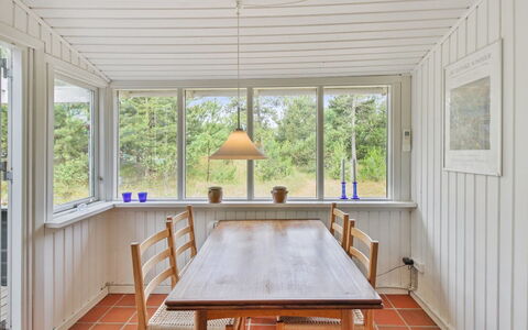 Gaelle - 800M from the Sea: Gulvbelægning, Indretning, Møbel, Træ, Etage, Loft, Trægulve, Køkken & Spisebord, Bord, Spisestue