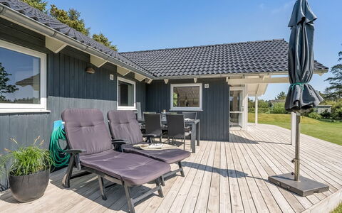 Elina - 600M from the Sea: Sommerhus, Skur, Hytte, Stuehus, Prærie, Hytte, Lade, Bjælkehytte, Garden Bygninger