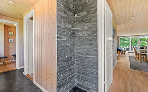 Mina - 600M to the Fjord: Gulvbelægning, Indretning, Træ, Etage, Trappe, Loft, Bejdse, Trægulve, Hårdttræ, Gelænder
