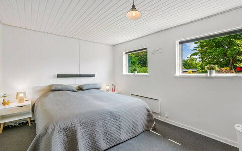 Kjartan - 32M to the Fjord: Indretning, Loft, Gulvbelægning, Etage, Soveværelse, Belysning, Lysarmatur, Værelse, Seng, Hjem