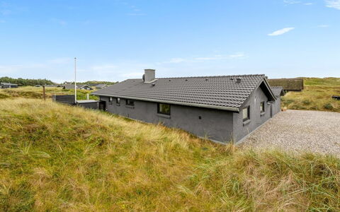Walther - 300M from the Sea: Tag, Hjem, Dør, Sommerhus, Skygge, Sidespor, Gård, Estate, Backyard