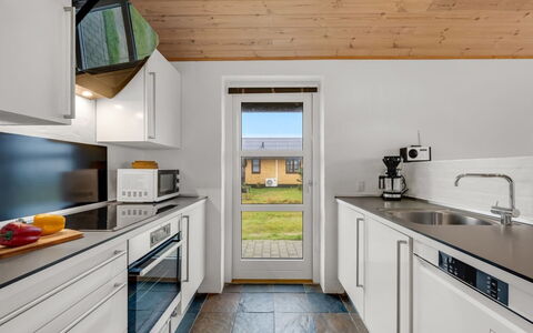 Fietje - 500M to the Fjord: Træ, Gulvbelægning, Køkken, Countertop, Etage, Loft, Større Bandage, Køkken Apparat, Cabinetry, Bejdse