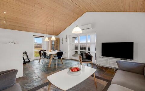 Fietje - 500M to the Fjord: Loft, Gulvbelægning, Etage, Trægulve, Hårdttræ, Stue, Bejdse, Planke, Lysarmatur