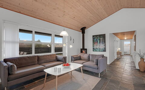 Fietje - 500M to the Fjord: Indretning, Gulvbelægning, Loft, Træ, Couch, Etage, Værelse, Stue, Møbel