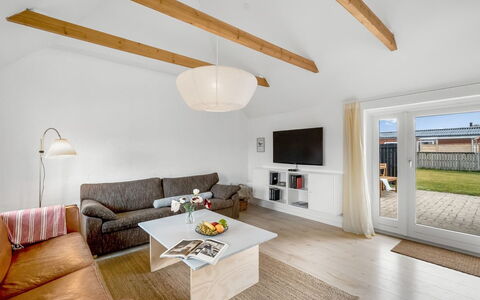 Hermine - from the Sea: Møbel, Indretning, Gulvbelægning, Træ, Couch, Loft, Etage, Stue, Bord, Hjem
