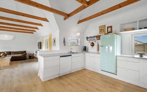Hermine - from the Sea: Møbel, Køkken, Indretning, Gulvbelægning, Cabinetry, Countertop, Etage, Trægulve, Træ, Loft