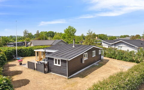 Sari - 250M from the Sea: Hus, Hjem, Tag, Sommerhus, Estate, Landscaping, Garden Bygninger, Sidespor, Stuehus