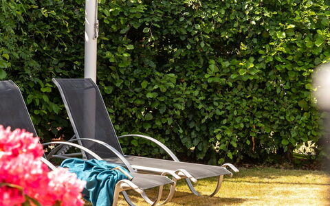 Sari - 250M from the Sea: Hus, Hjem, Tag, Sommerhus, Estate, Landscaping, Garden Bygninger, Sidespor, Stuehus