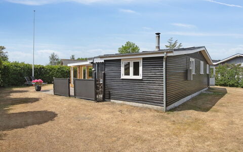 Sari - 250M from the Sea: Hus, Hjem, Tag, Sommerhus, Estate, Landscaping, Garden Bygninger, Sidespor, Stuehus