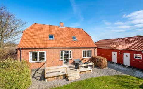 Soria - 600M to the Fjord: Græs, Hus, Tag, Hjem, Sommerhus, Busk, Land Lot, Landdistrikt, Stuehus, Bunddække