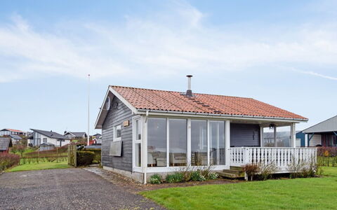 Ormar - 100M to the Fjord: Græs, Hus, Tag, Hjem, Sommerhus, Busk, Land Lot, Landdistrikt, Stuehus, Bunddække