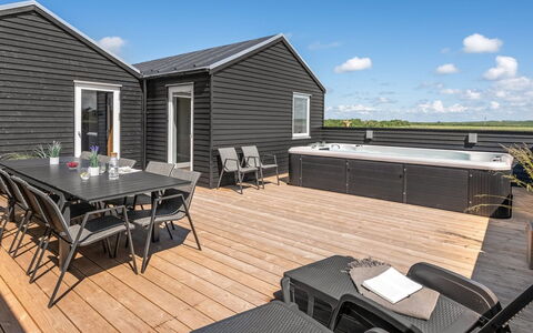 Ivar - 300M from the Sea: Loft, Gulvbelægning, Indretning, Etage, Kompositmateriale, Møbel, Udvej, Hotel, Design, Dagslys