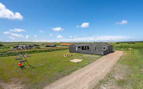 Ivar - 300M from the Sea: Himmel, Græs, Almindeligt, Græs-, Landdistrikt, Land Lot, Tag, Hus, Økoregion, Sky