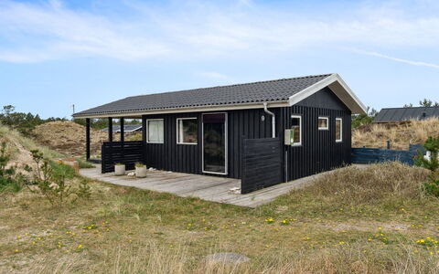 Sulo - 1.4Km from the Sea: Tag, Hjem, Hus, Sidespor, Sommerhus, Kompositmateriale, Dør, Skydevindue, Estate, Skorsten