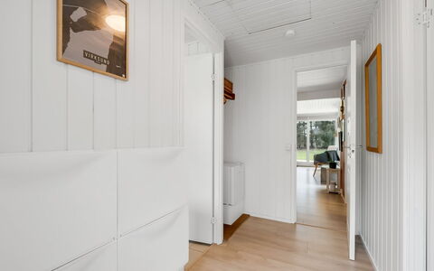Gudrid - 250M to the Fjord: Arkitektur, Tag, Hjem, Kompositmateriale, Dagslys, Sidespor, Indkørsel