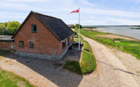 Swaantje - 150M to the Fjord: Tag, Hus, Land Lot, Hjem, Sommerhus, Estate, Garden Bygninger, Skygge, Bjælkehytte, Landscaping