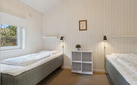 Etel - 600M from the Sea: Træ, Soveværelse, Etage, Loft, Seng, Indretning, Sengetøj, Gulvbelægning, Sengetøj, Bed Frame