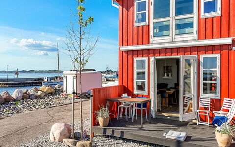 Adils - 5M from the Sea: Møbel, Indretning, Gulvbelægning, Træ, Etage, Loft, Trægulve, Stol, Bord, Belysning