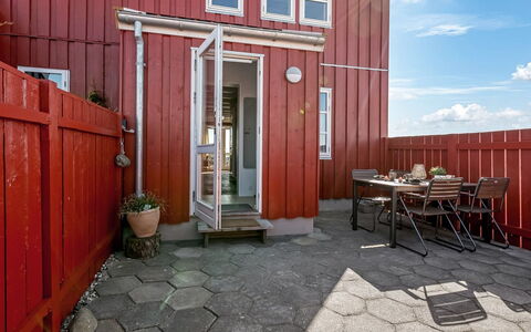 Adils - 5M from the Sea: Møbel, Indretning, Gulvbelægning, Træ, Etage, Loft, Trægulve, Stol, Bord, Belysning