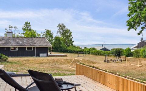 Edina - 350M from the Sea: Arkitektur, Tag, Hjem, Kompositmateriale, Dagslys, Sidespor, Indkørsel