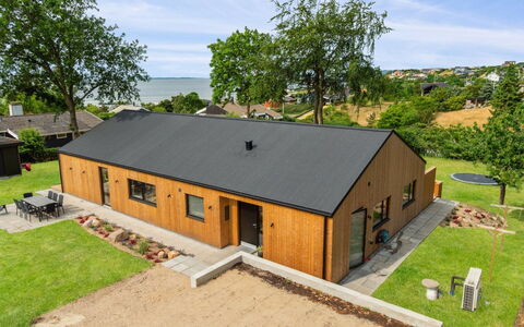 Edina - 350M from the Sea: Arkitektur, Tag, Hjem, Kompositmateriale, Dagslys, Sidespor, Indkørsel