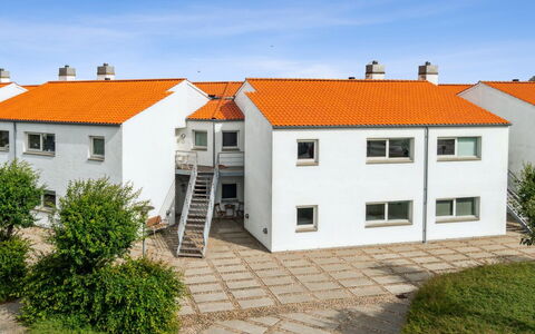 Geert - 25M from the Sea: Hjem, Tag, Hus, Sommerhus, Estate, Dør, Veranda, Sidespor, Stuehus, Skygge