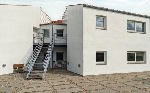 Geert - 25M from the Sea: Hjem, Tag, Hus, Sommerhus, Estate, Dør, Veranda, Sidespor, Stuehus, Skygge
