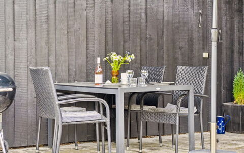 Lenaya - 1Km from the Sea: Træ, Hjem, Veranda, Dæk, Hårdttræ, Tag, Bejdse, Trægulve, Eco Hotel